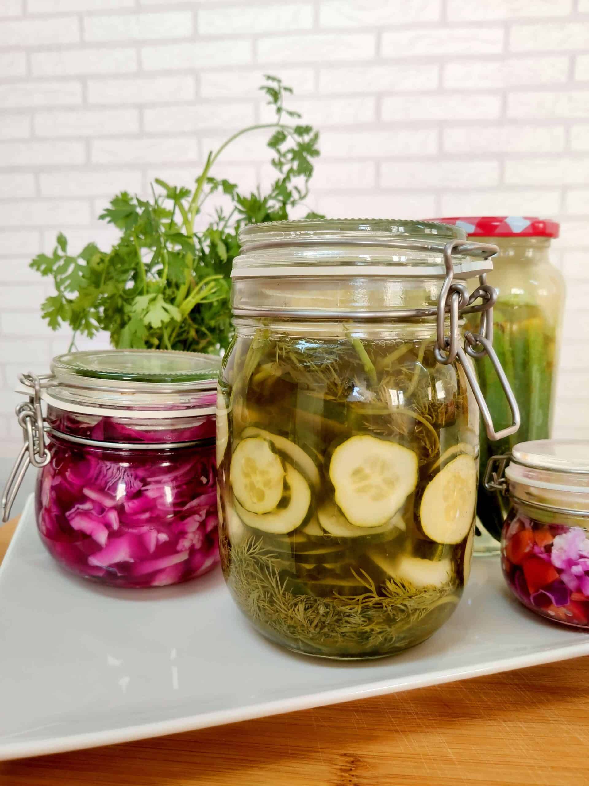 Pepinos encurtidos crujientes